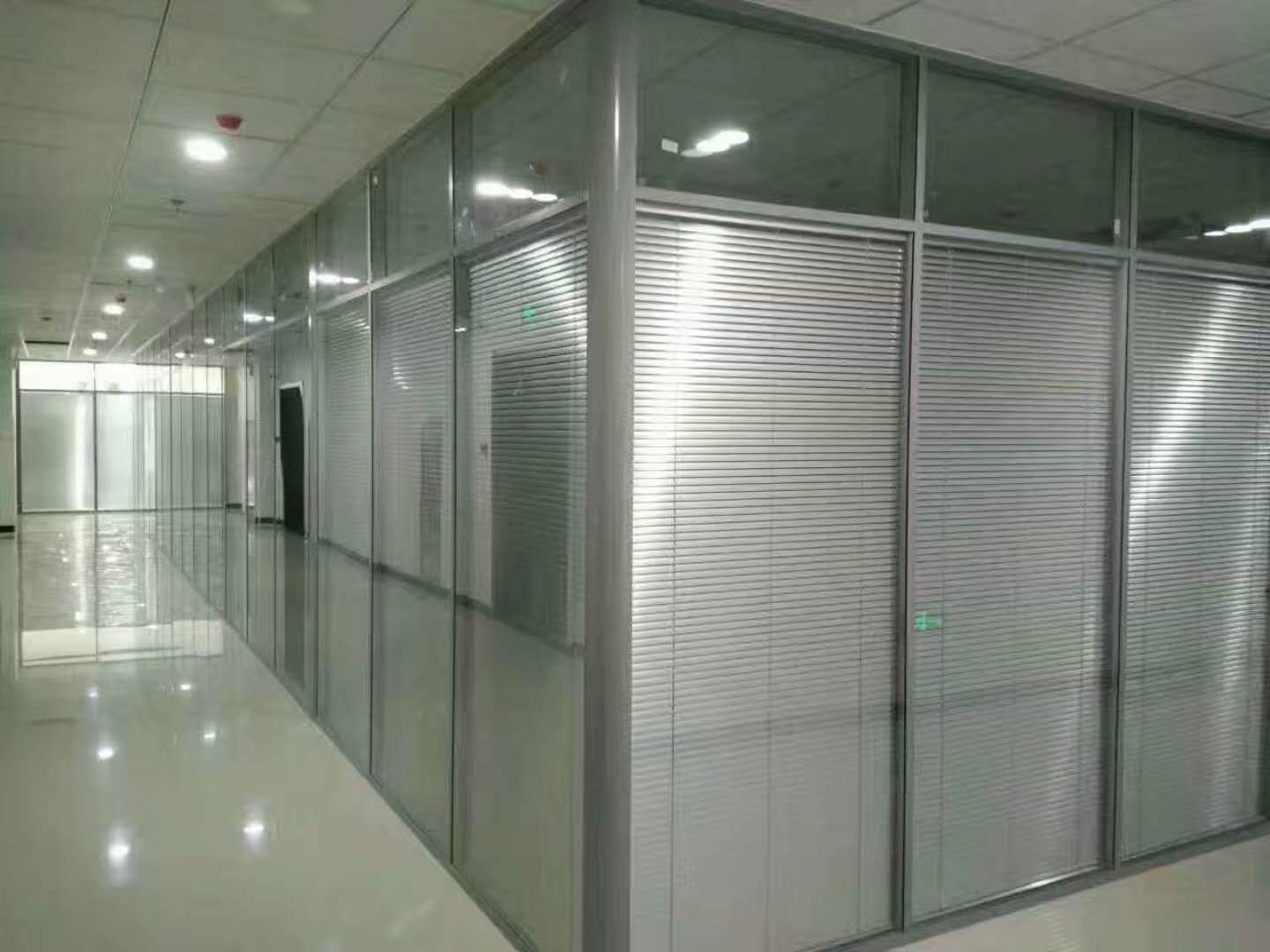 成都辦公室隔斷有哪些好處？